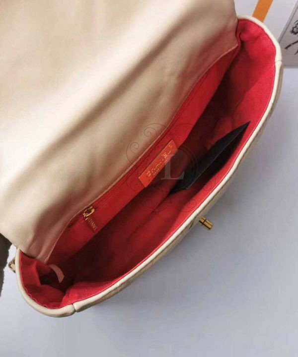 Replica Chanel 19 Bag Biege